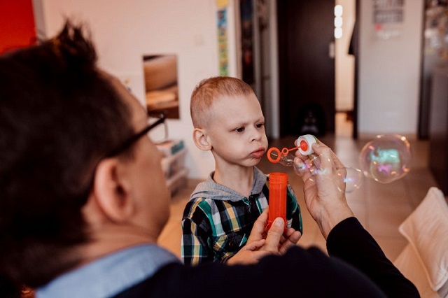 dobry anjel bublifuk 768x512 | Maľba